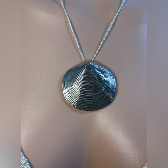 SIMONMILLER Moule necklace in Silver seashell pendant - Picture 2 of 5